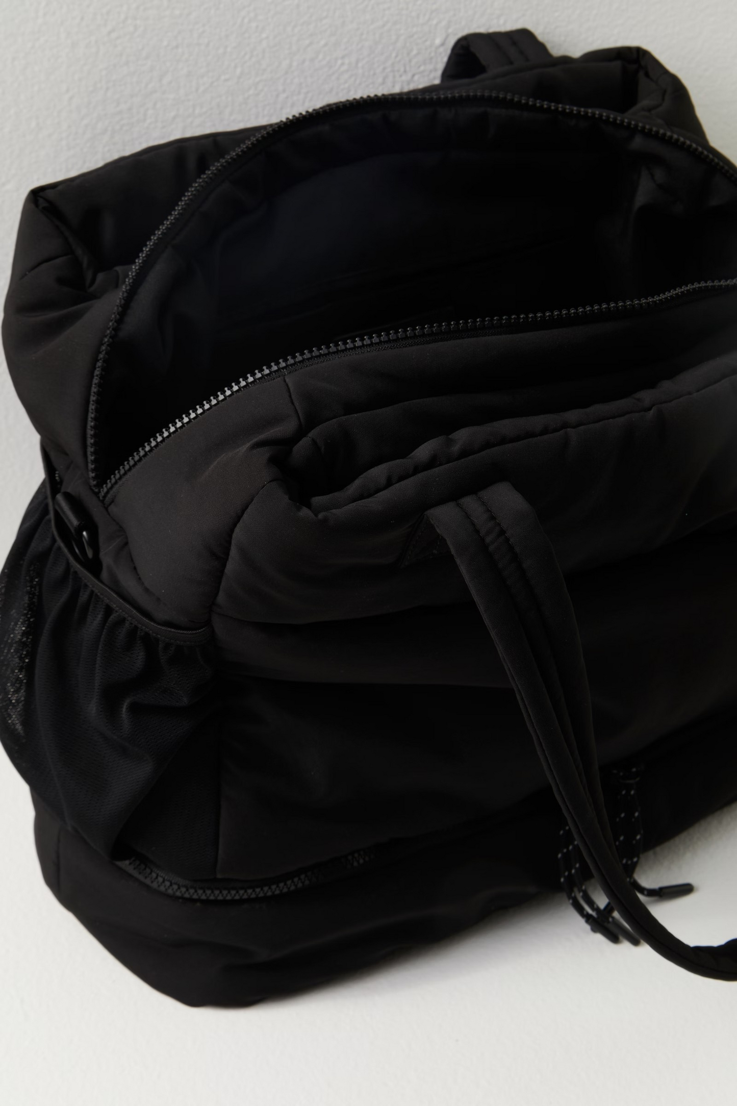 BLACK MVP DUFFLE
