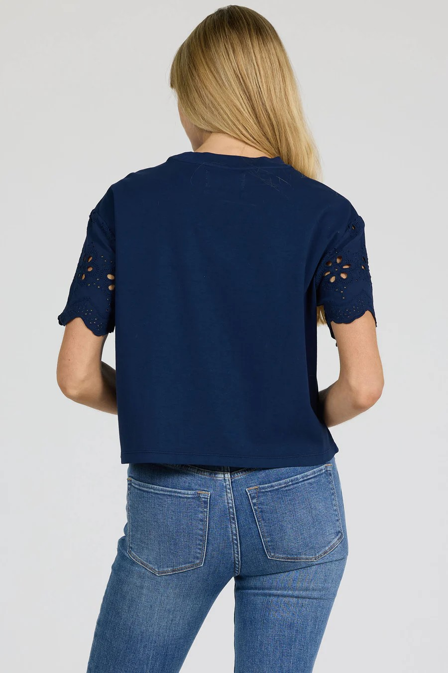 RIVIERA BLACK IRIS EYELIT MADOXX TEE