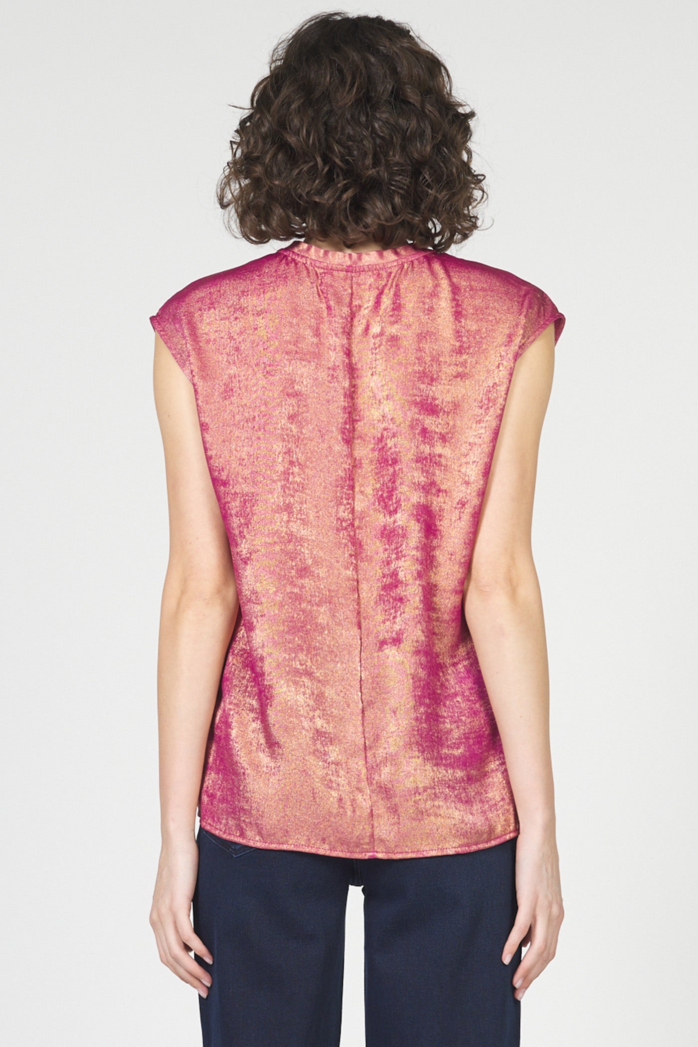 BEAUJOLAIS GOLD YANIS V-NECK TOP