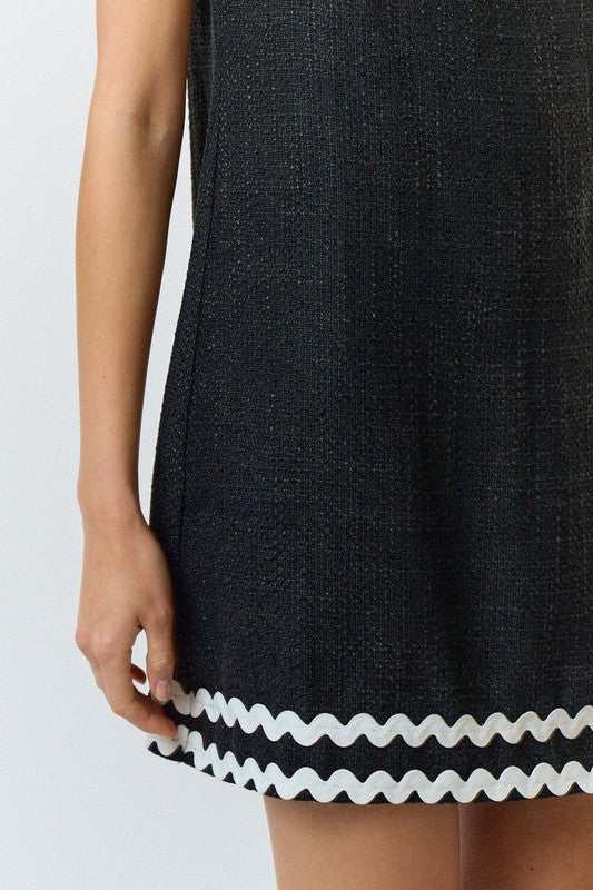 LALAVON BLACK BOAT NECK BUCKLE DRESS