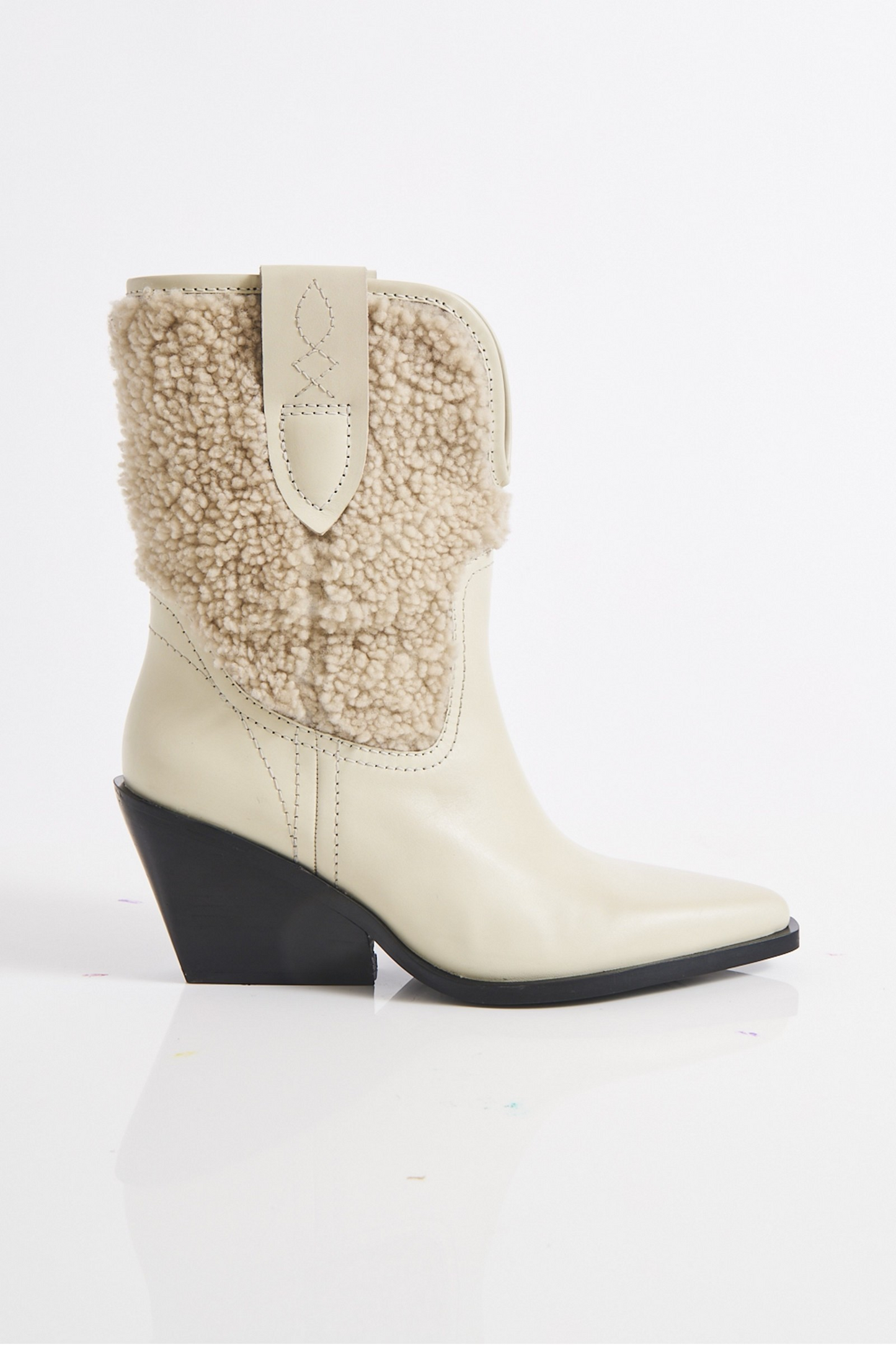 FREE PEOPLE ARCTIC FOX PITCHFORK POINT SHEARLING