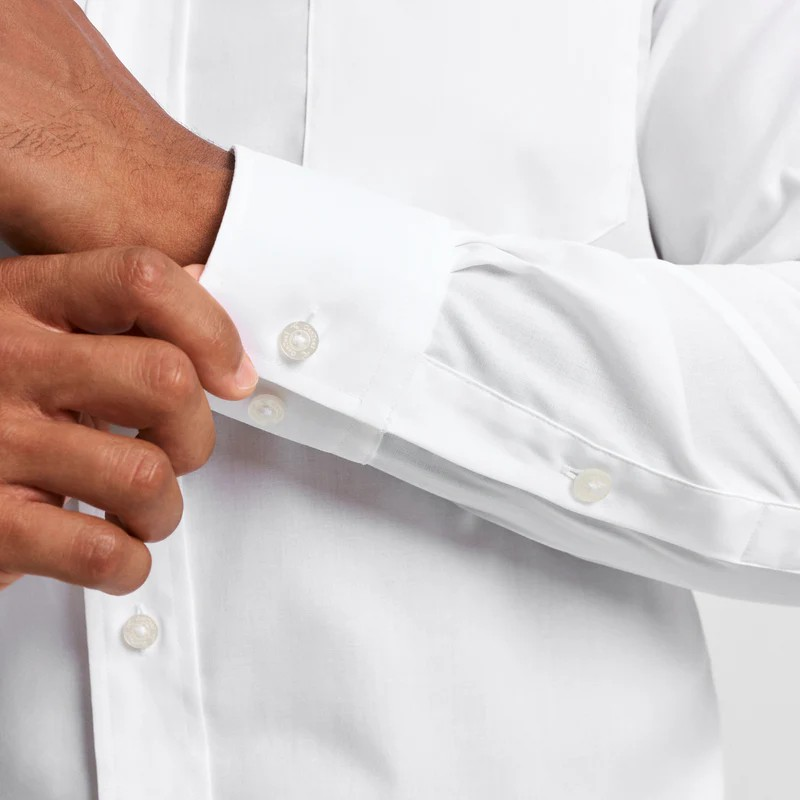 WHITE SPREAD COLLAR SPORTS SHIRT