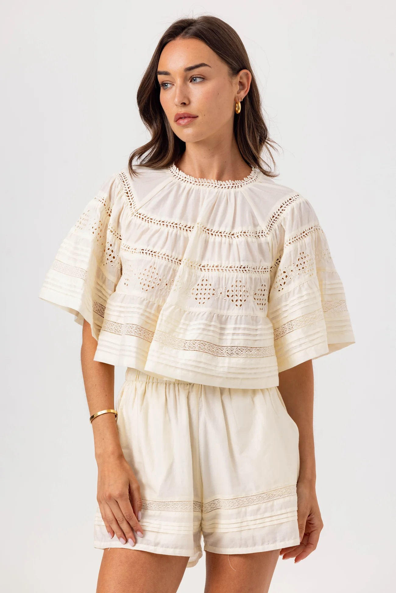 WHISPER WHITE FULLER SHORT