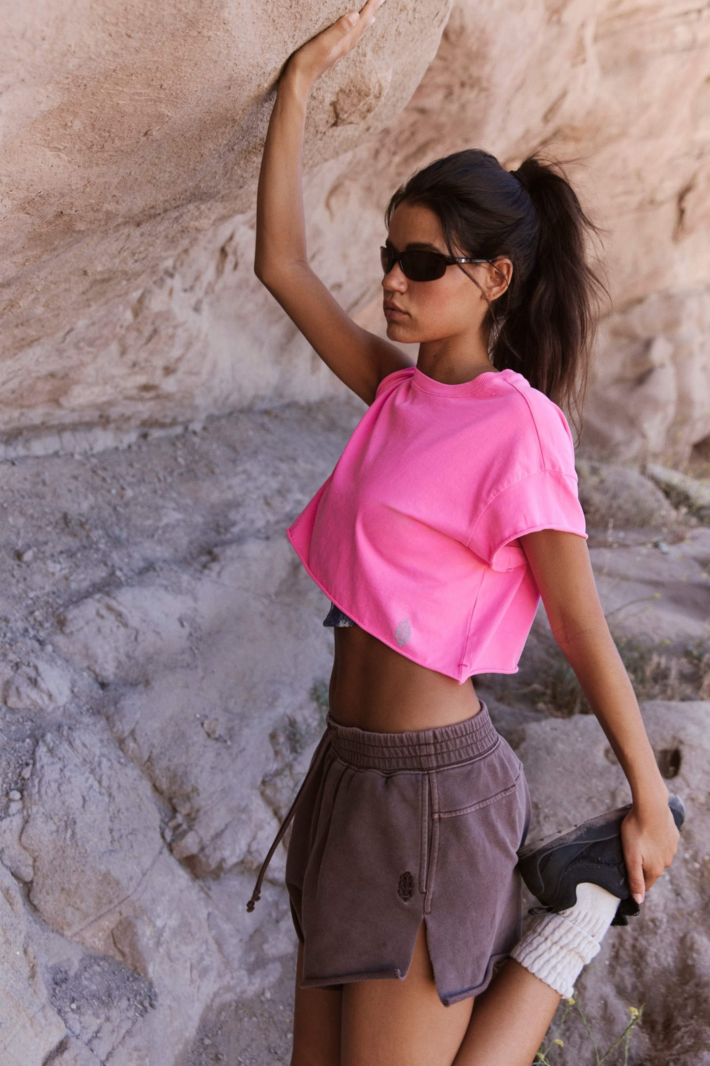 HOT PINK HOT SHOT CROPPED TEE