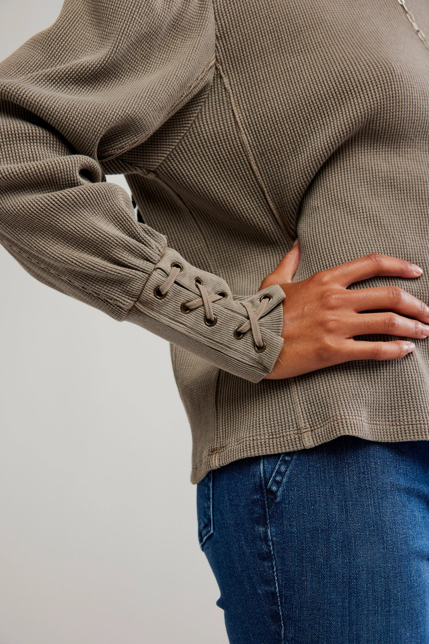 FOSSIL DUNE LAPIS CUFF TEE