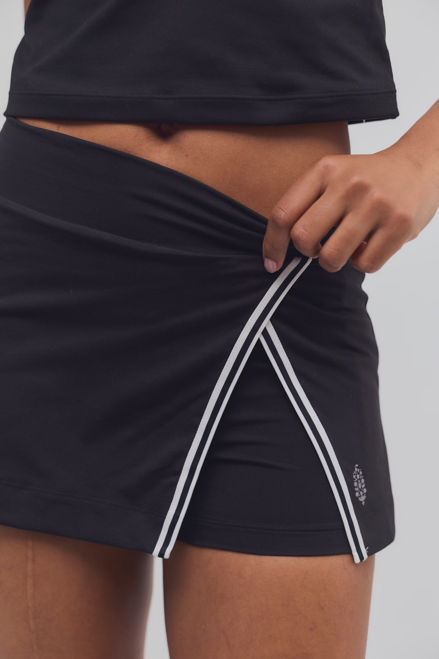 BLACK FOREHAND SKORT