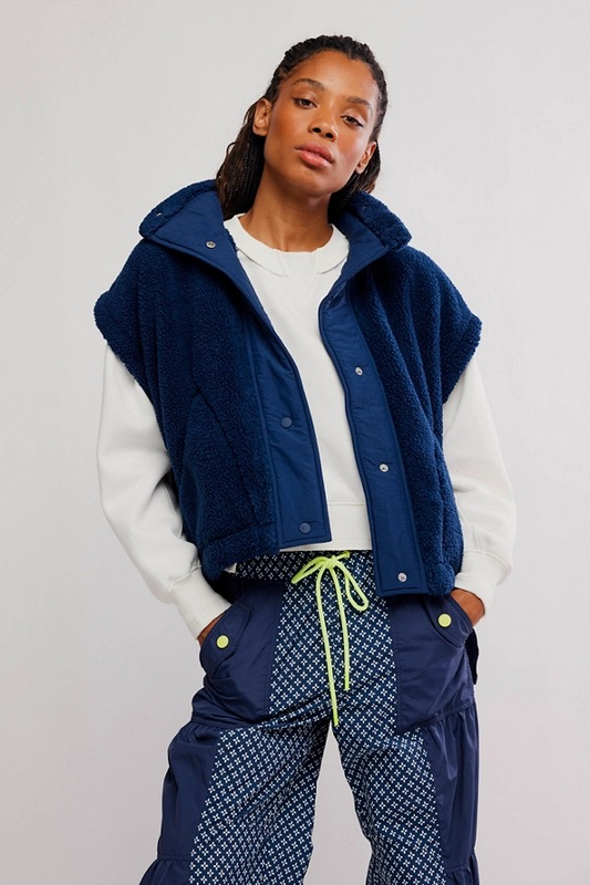 NAVY SCOUT IT OUT FLEECE VEST