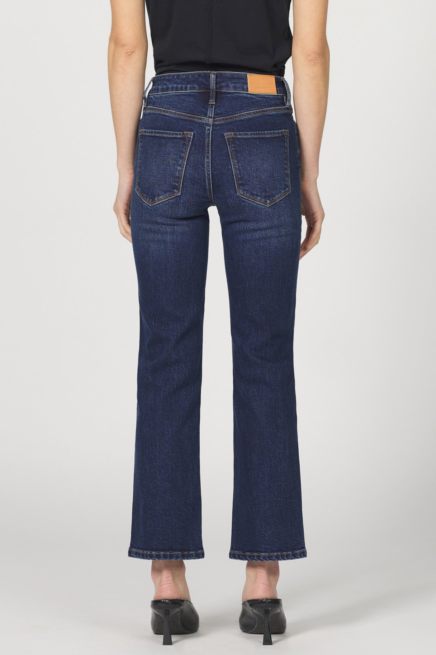 MOONLIGHT ANIKA STRAIGHT LEG JEAN