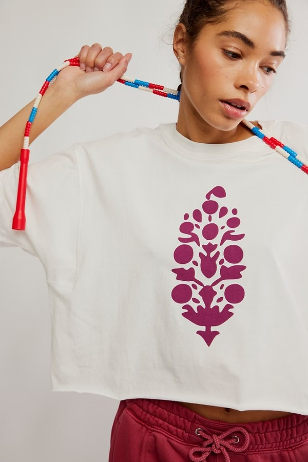 FREE PEOPLE WHITE/DEEP MULBERRY INSPIRE TEE LOGO