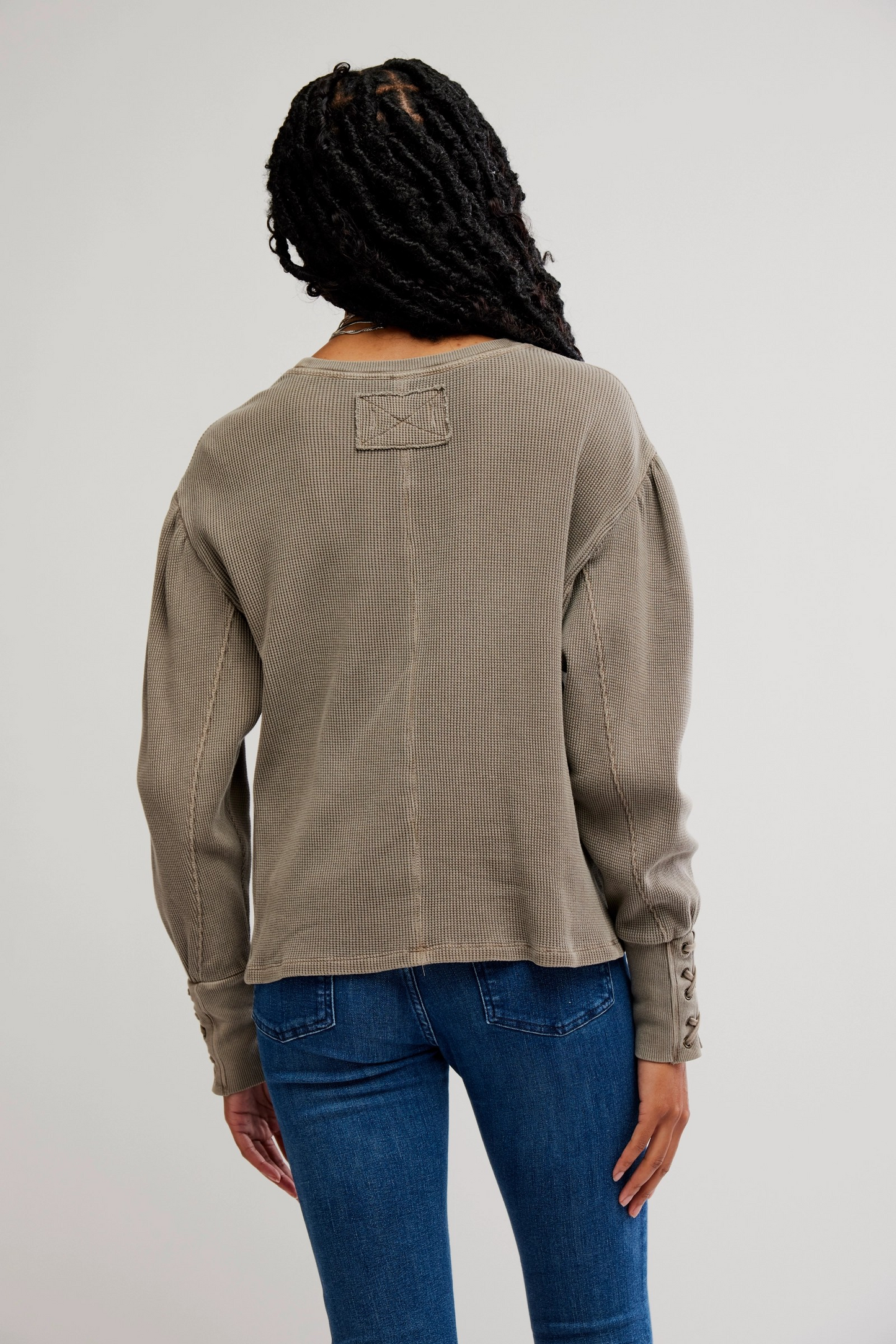 FOSSIL DUNE LAPIS CUFF TEE