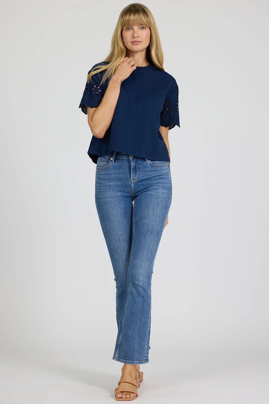 RIVIERA BLACK IRIS EYELIT MADOXX TEE