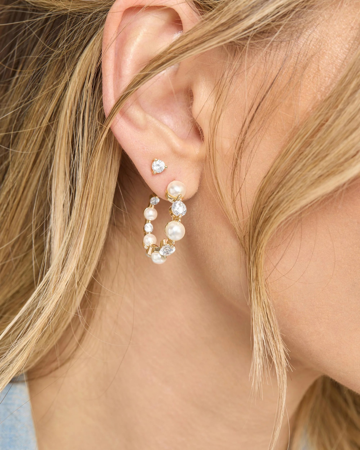 SHE'S AN ICON PEARL HOOPS