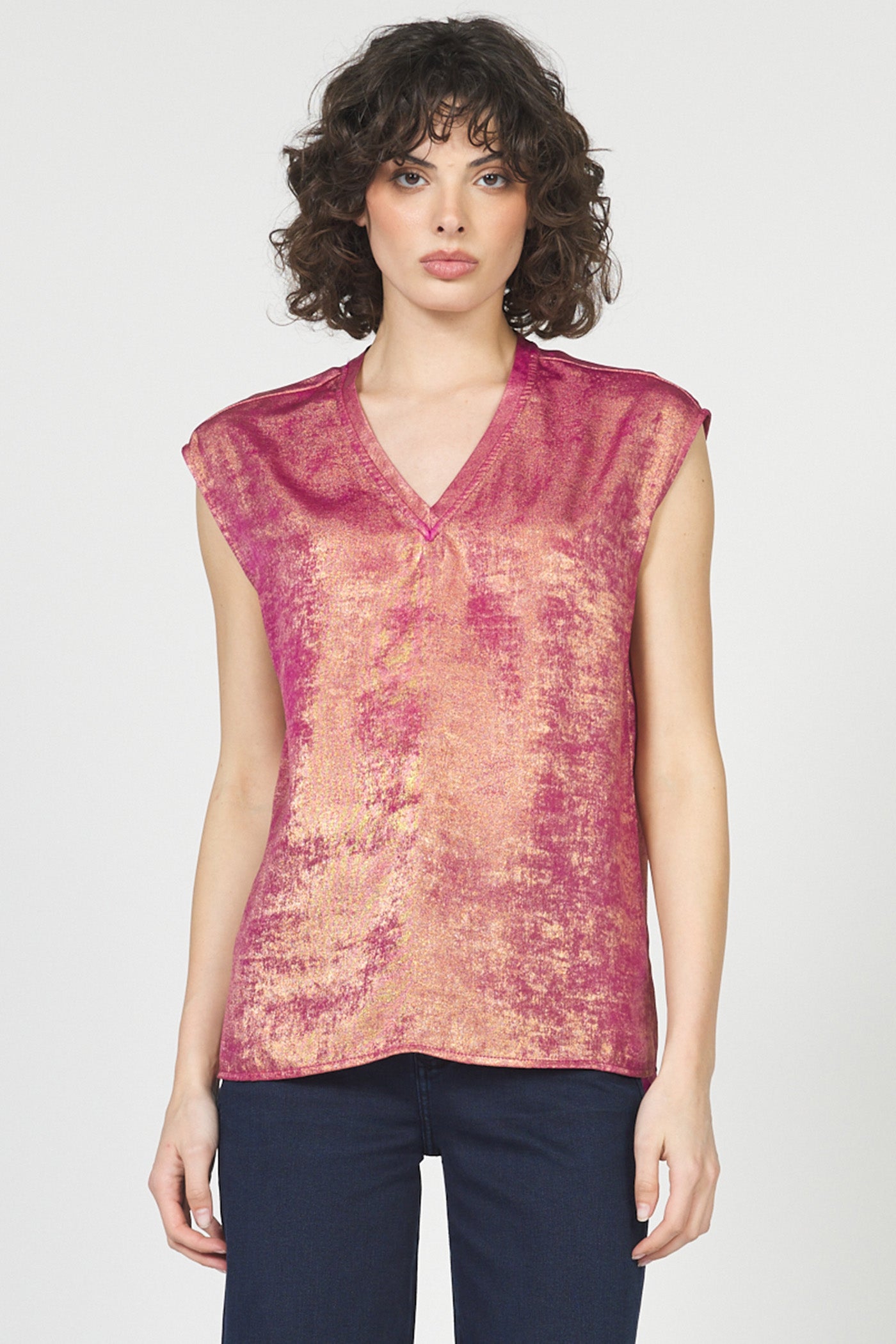 BEAUJOLAIS GOLD YANIS V-NECK TOP