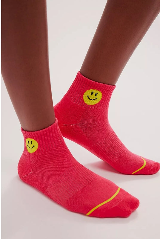 FREE PEOPLE MAGENTA MOVEMENT SMILING BUTI ANKLE SOCKS