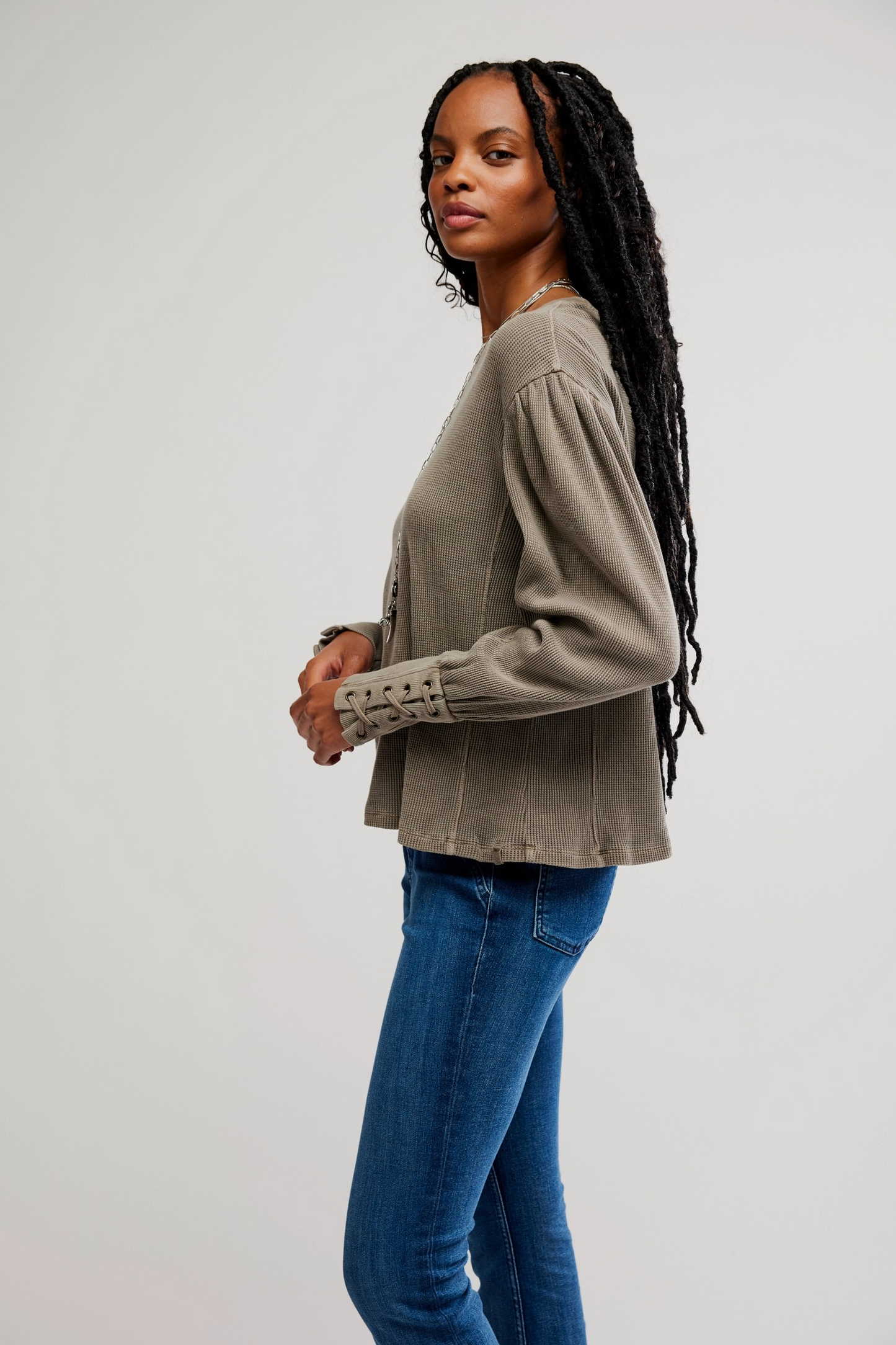 FOSSIL DUNE LAPIS CUFF TEE