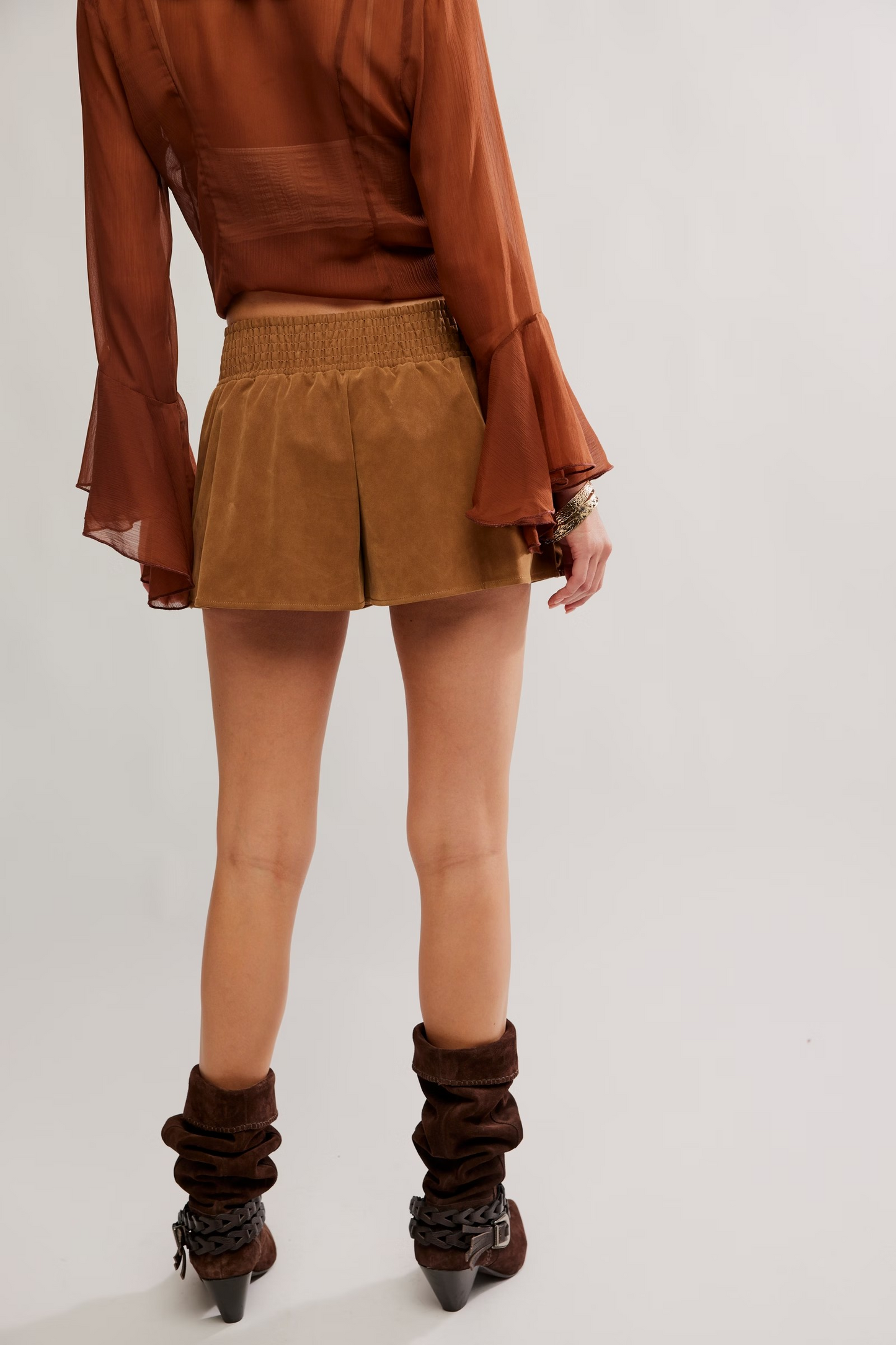 CARAMEL CAFE PARADISE FOUND SUEDE SKORT