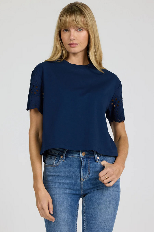 RIVIERA BLACK IRIS EYELIT MADOXX TEE