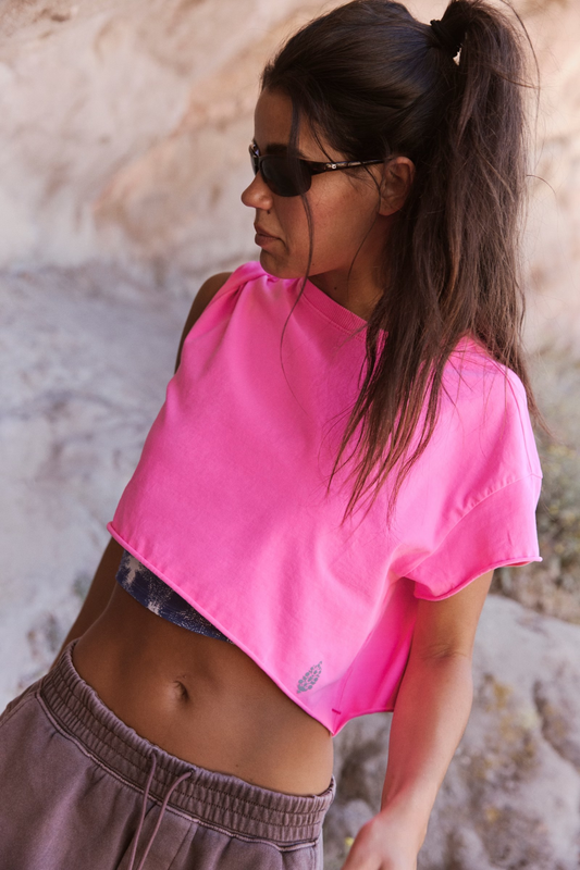 HOT PINK HOT SHOT CROPPED TEE