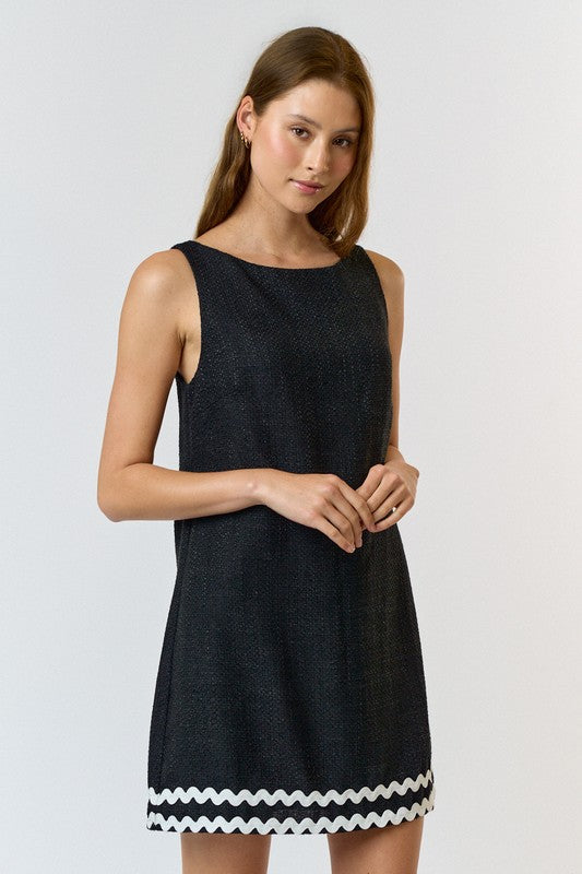 LALAVON BLACK BOAT NECK BUCKLE DRESS