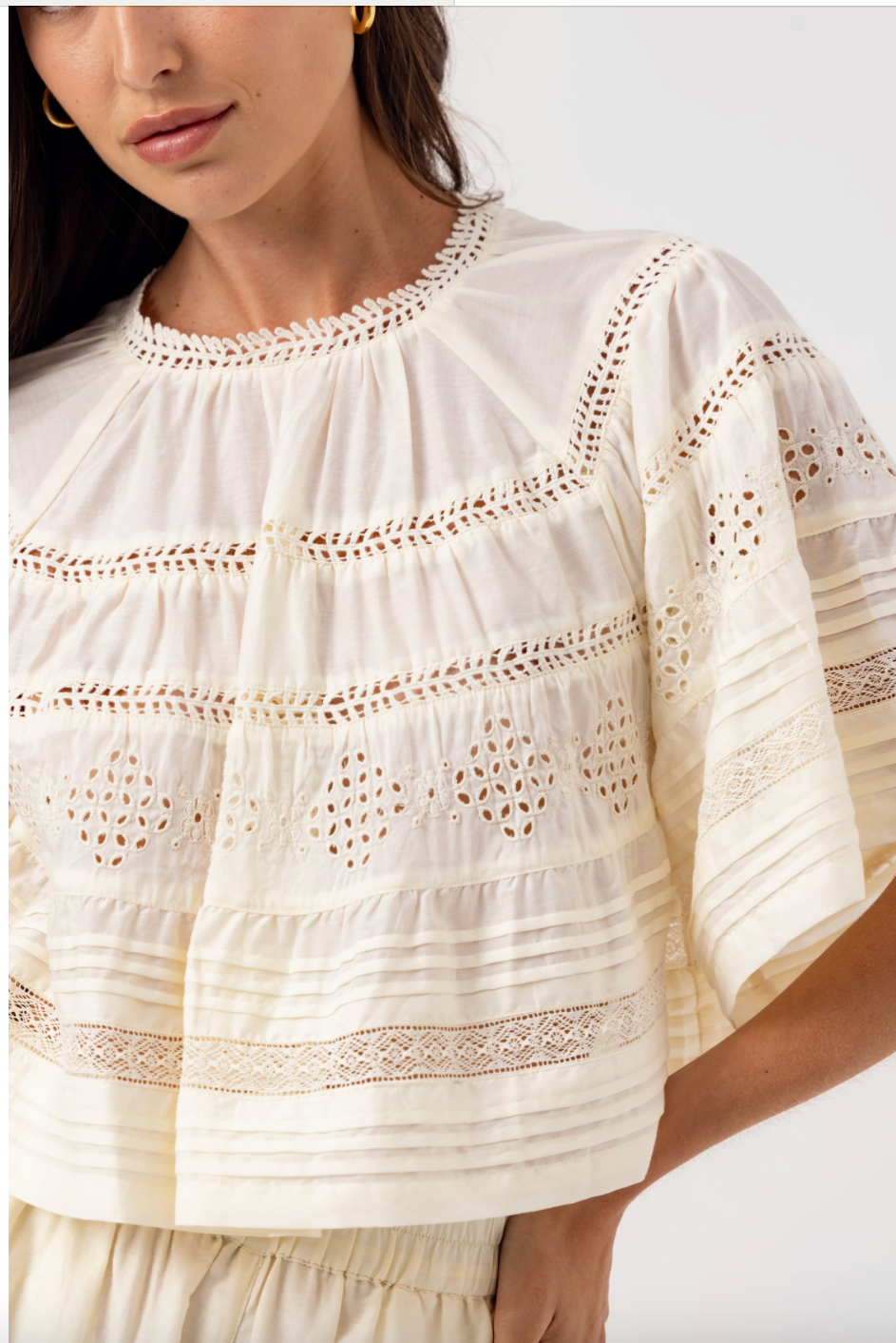 WHISPER WHITE ESSA TOP